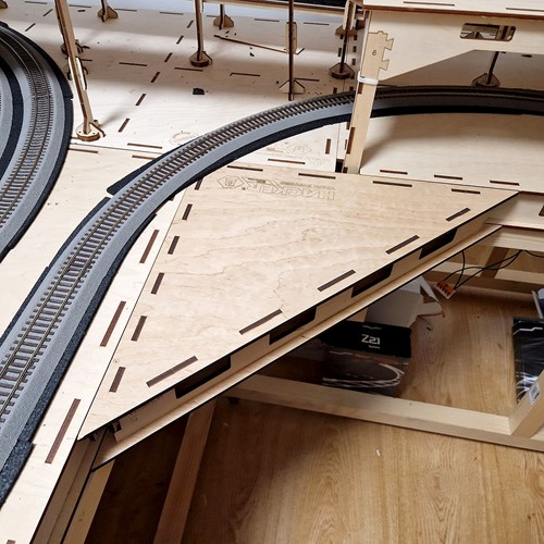 I-Track HCT9821TD-RTI - Grondplaat T6 driehoek 50x50x6 cm GEMONTEERD-2